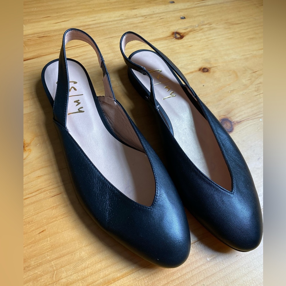 NWOT fa/ny French Sole flat sling backs